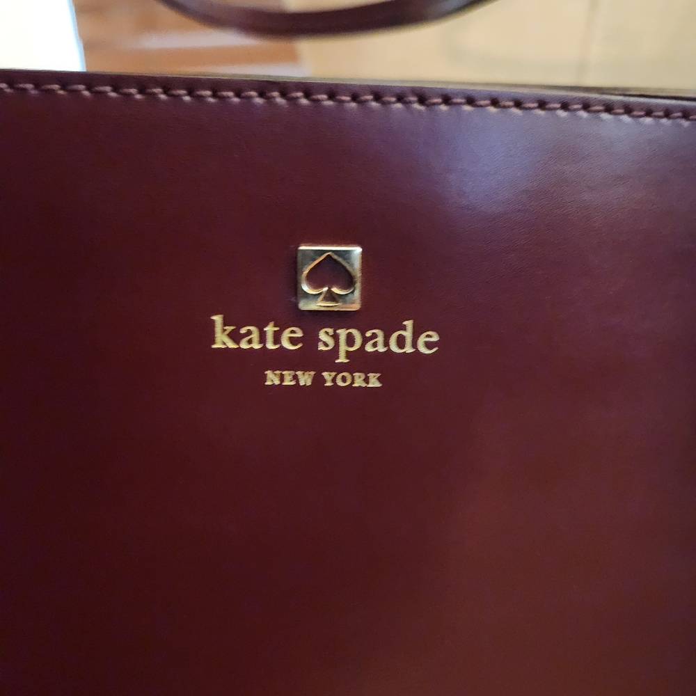Kate Spade New York Sawyer Street Mulled Smooth Wine Large Tote - Picture 5 of 15